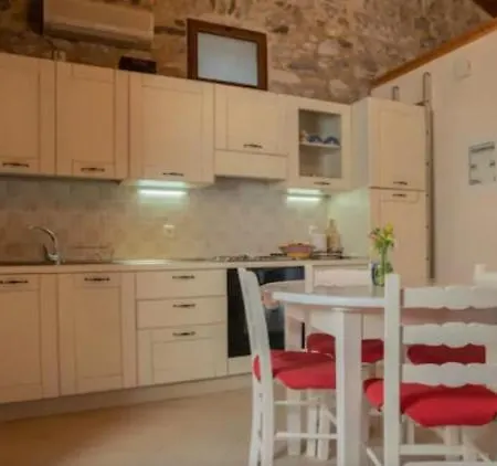 Amphitrite's House * Néon Oítilon