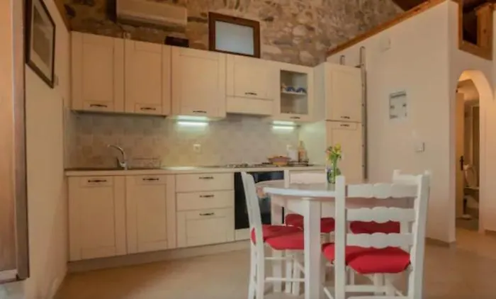 Amphitrite's House * Néon Oítilon